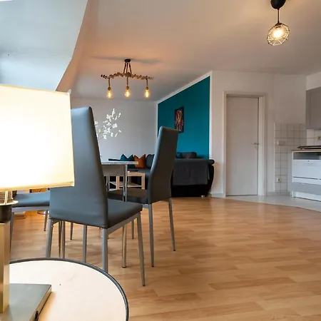 Blue Chili 99 - Grosszuegiges Loft Wlan Boxspringbett Bis 4 Pers