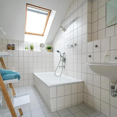 Blue Chili 99 - Grosszuegiges Loft Wlan Boxspringbett Bis 4 Pers *