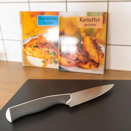 Blue Chili 99 - Grosszuegiges Loft Wlan Boxspringbett Bis 4 Pers Λειψία