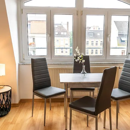 Blue Chili 99 - Grosszuegiges Loft Wlan Boxspringbett Bis 4 Pers Λειψία