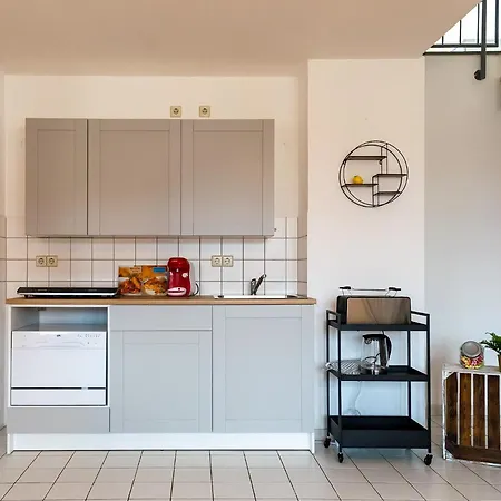 Blue Chili 99 - Grosszuegiges Loft Wlan Boxspringbett Bis 4 Pers