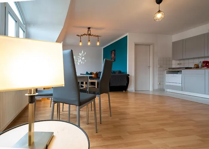 Blue Chili 99 - Grosszuegiges Loft Wlan Boxspringbett Bis 4 Pers