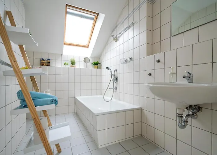 Blue Chili 99 - Grosszuegiges Loft Wlan Boxspringbett Bis 4 Pers *